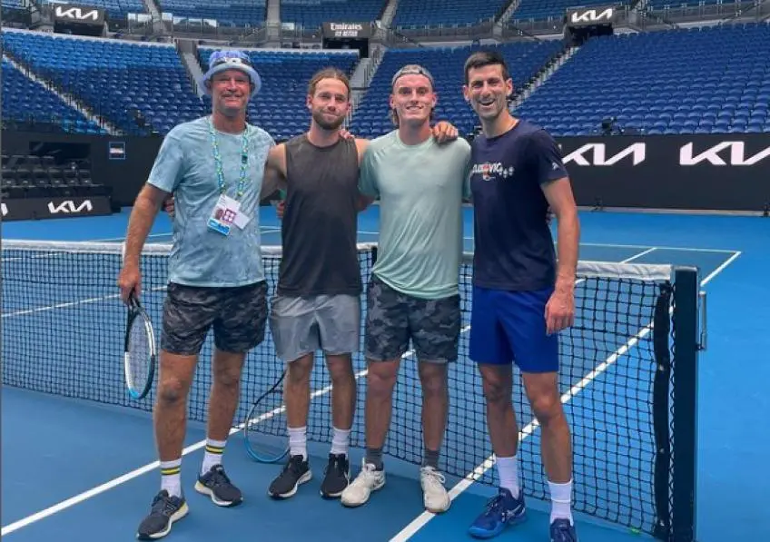 Tristan Schoolkate revela cómo se sintió Djokovic en la cancha durante la práctica