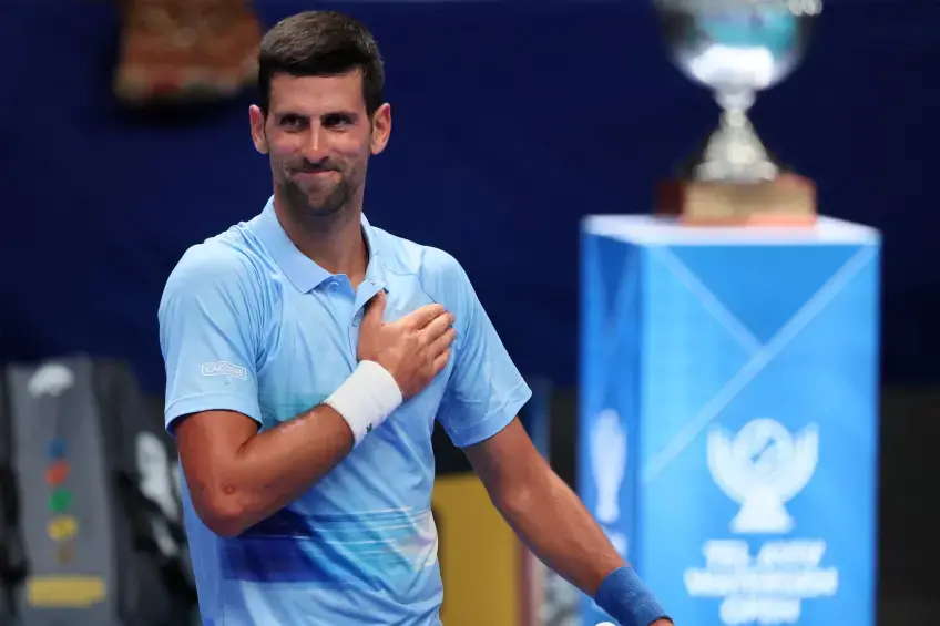 Novak Djokovic iguala a Rafael Nadal y se acerca a Roger Federer en un nuevo récord