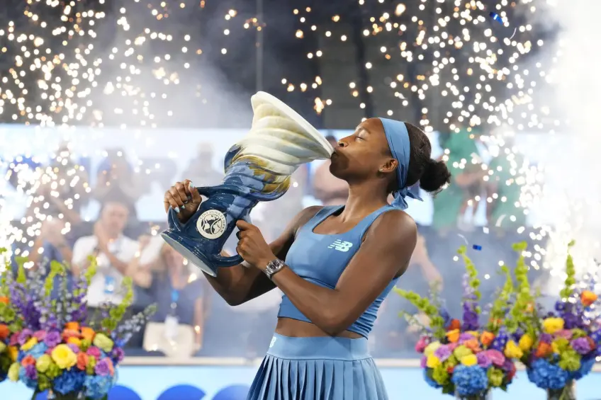 Cincinnati: Coco Gauff pone fin a su sequía de títulos por todo lo alto al dominar a Jessica Pegula