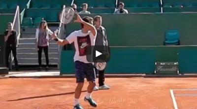 MIRAR el punto de impacto para garantizar un mejor equilibrio durante el golpe