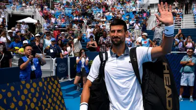 Novak Djokovic supera a Roger Federer en un hito extraordinario de los Masters 1000