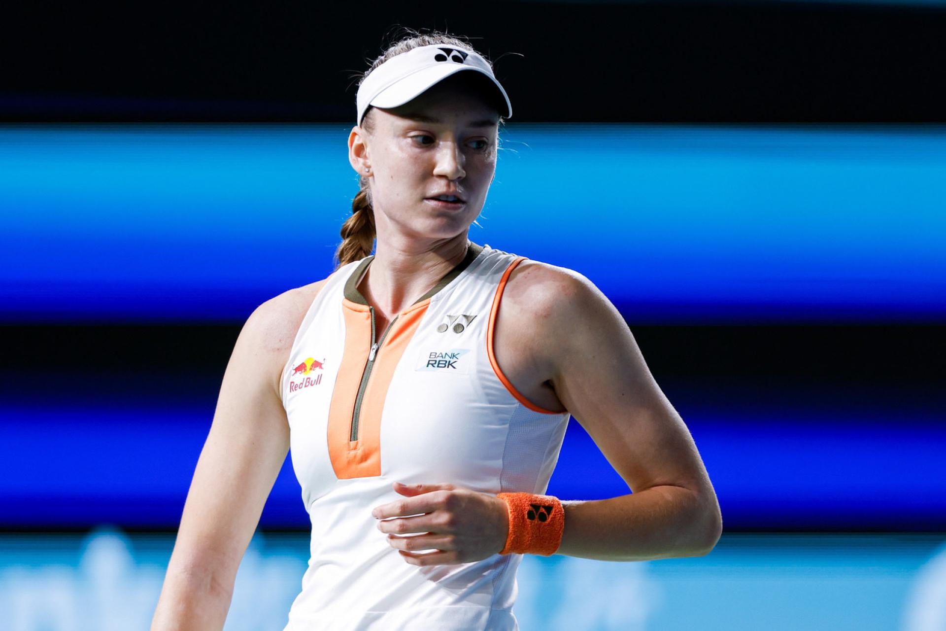 Ningbo: Elena Rybakina logra su primera victoria tras el US Open después de que su rival se retire entre lágrimas